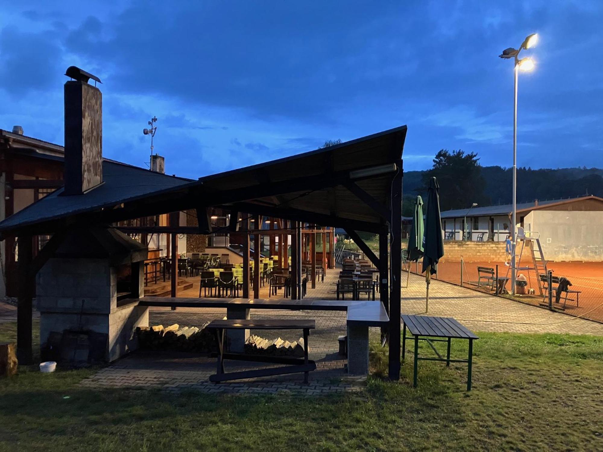 Raj Sportovni A Rekreacni Resort Branzez Kněžmost エクステリア 写真