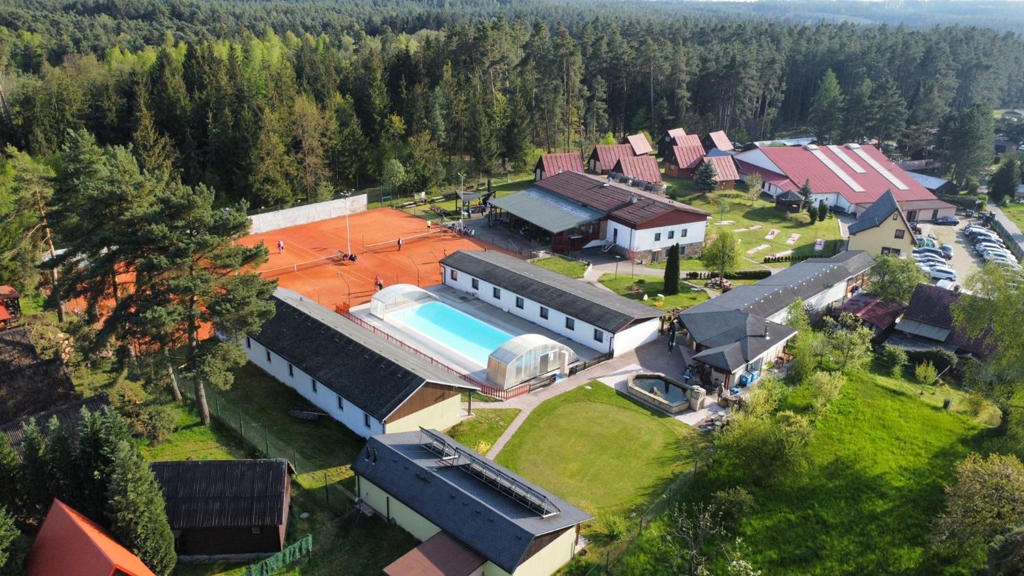 Raj Sportovni A Rekreacni Resort Branzez Kněžmost エクステリア 写真